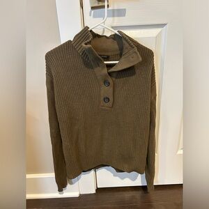 EUC Banana republic sweater. Size M. Green